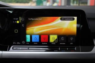 VOLKSWAGEN Golf usata, con Airbag testa