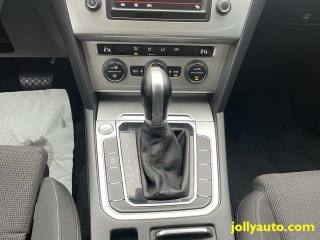 VOLKSWAGEN Passat Variant usata, con Airbag testa
