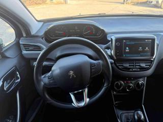 PEUGEOT 2008 usata, con Sistema di navigazione