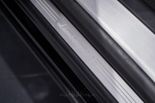 LAMBORGHINI Urus usata, con USB