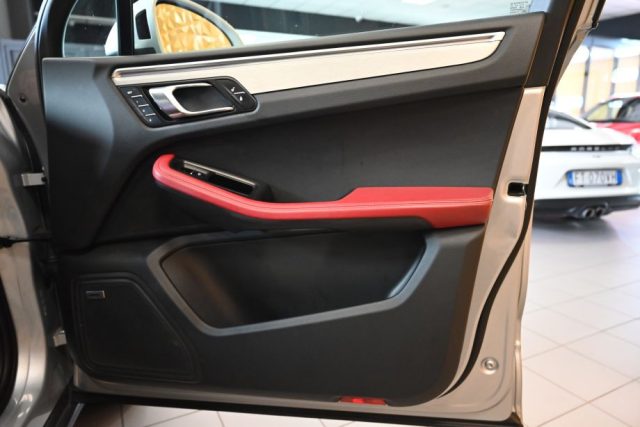 PORSCHE Macan usata 60