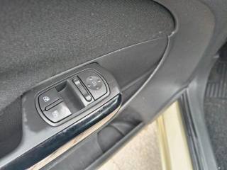 OPEL Corsa usata, con Controllo automatico clima