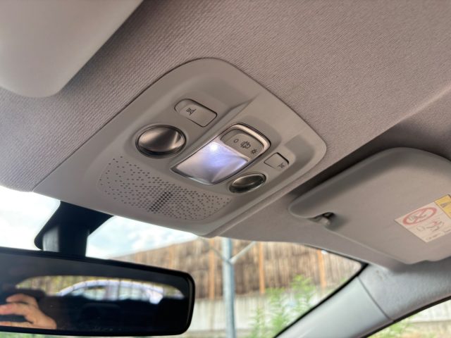 PEUGEOT 208 usata, con USB