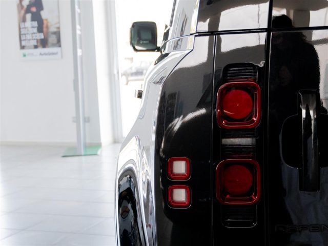 LAND ROVER Defender usata, con Trazione integrale