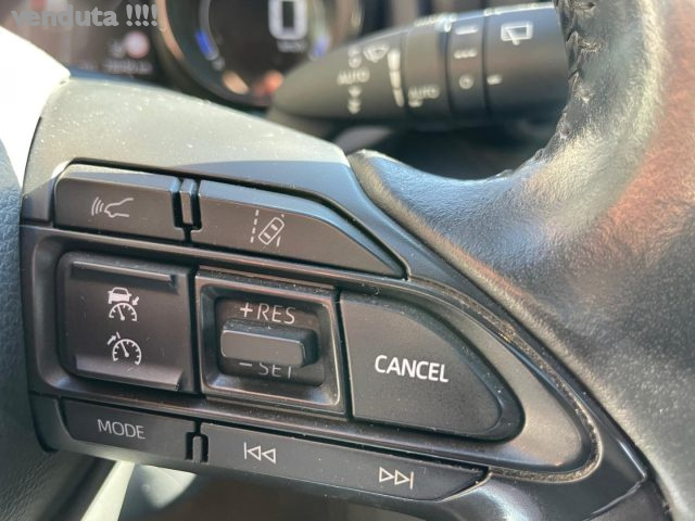 TOYOTA Yaris usata, con Fari LED