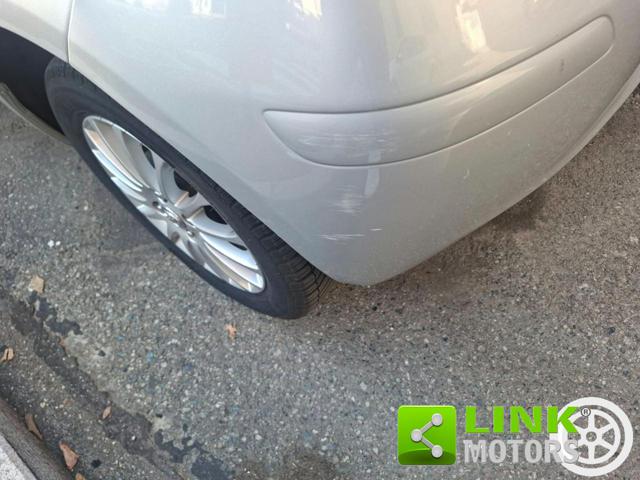 TOYOTA Yaris usata, con Alzacristalli elettrici