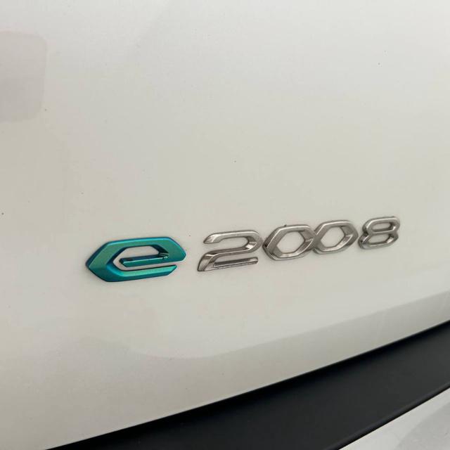 PEUGEOT 2008 usata, con Sensori di parcheggio posteriori