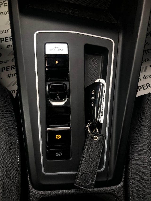VOLKSWAGEN Golf usata, con Autoradio