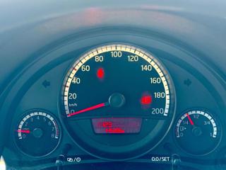 VOLKSWAGEN up! usata, con MP3