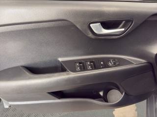KIA Rio usata, con Sedile posteriore sdoppiato
