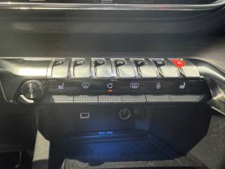 PEUGEOT 3008 usata, con USB