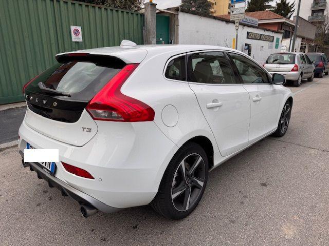 VOLVO V40 usata, con Autoradio