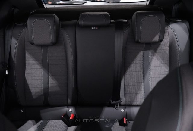 PEUGEOT 2008 usata, con Sensori di parcheggio posteriori
