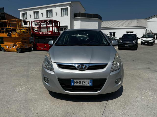 HYUNDAI i20 usata, con Airbag