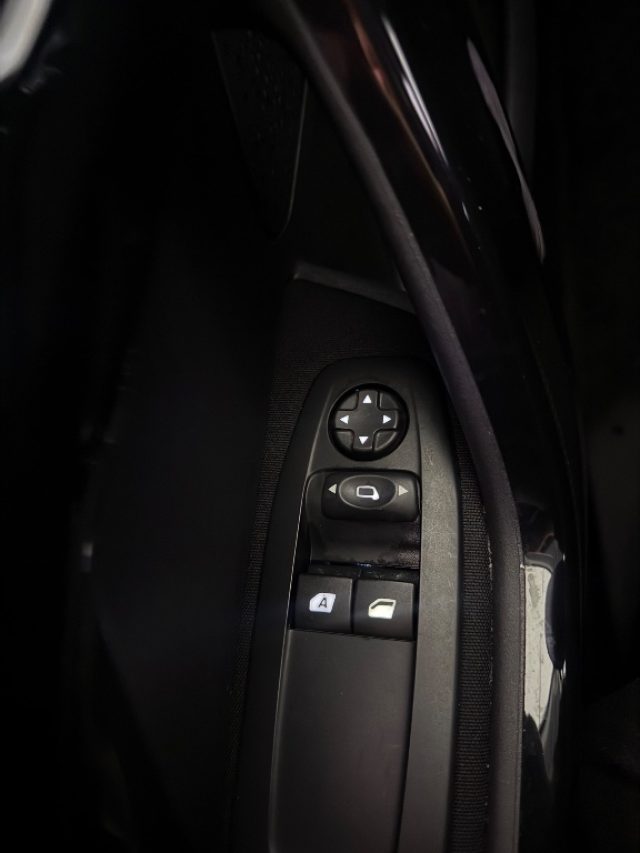 PEUGEOT 208 usata 17