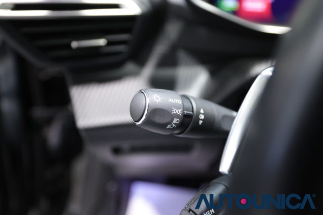 PEUGEOT 208 usata, con Leve al volante