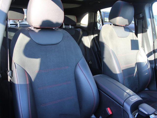 MERCEDES-BENZ GLA 220 usata, con Controllo automatico clima