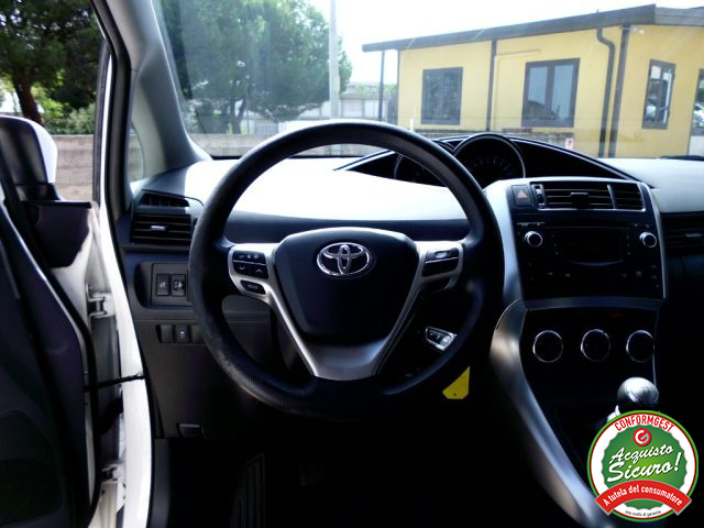 TOYOTA Verso usata, con Hill holder