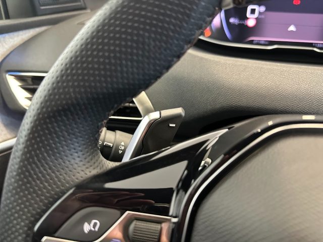 PEUGEOT 5008 usata, con Fari LED