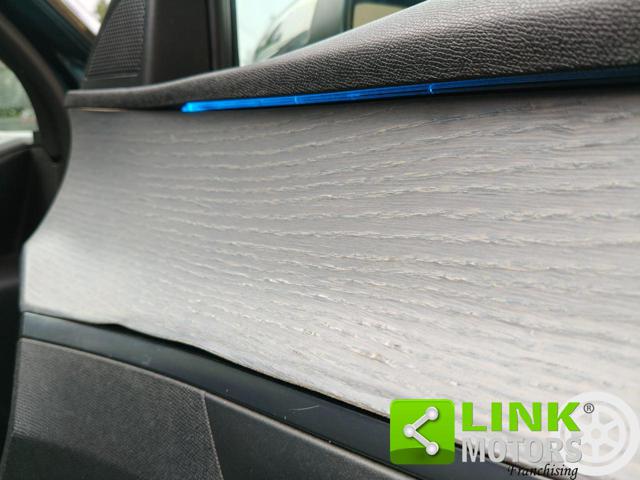 PEUGEOT 5008 usata, con Volante in pelle