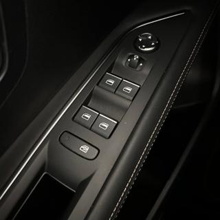 PEUGEOT 3008 usata, con Volante multifunzione