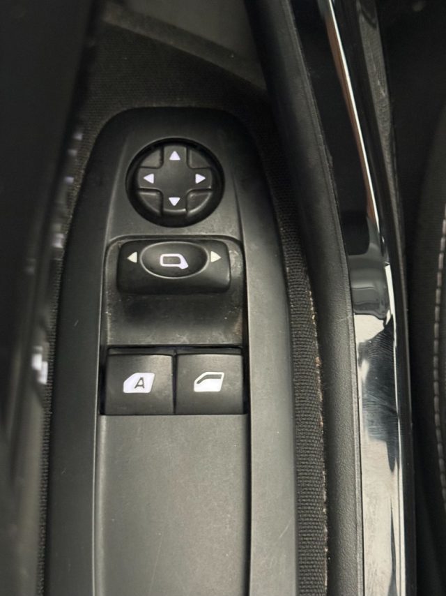 PEUGEOT 208 usata 12