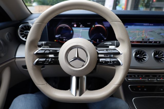 MERCEDES-BENZ E 220 usata, con MP3