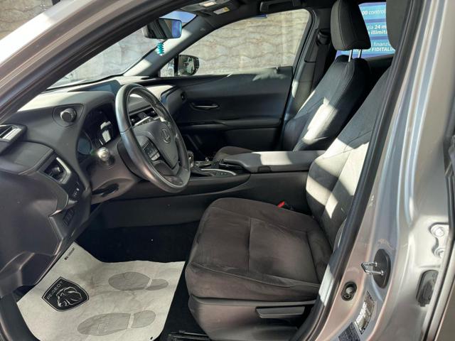 LEXUS UX 250h usata, con Controllo elettronico della corsia