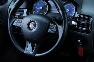 VOLKSWAGEN Touareg usata, con Sensori di parcheggio posteriori