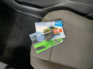 OPEL Combo usata, con Park Distance Control