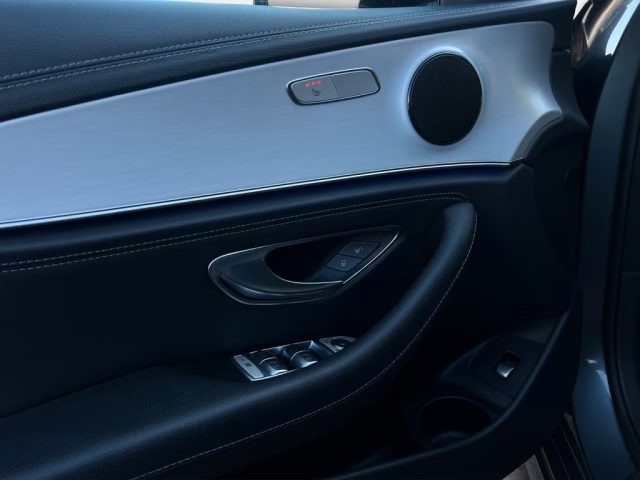 MERCEDES-BENZ E 220 usata, con Servosterzo