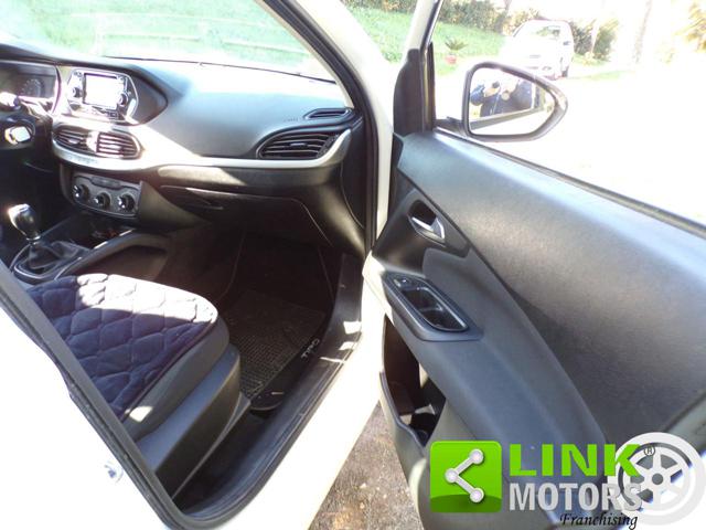 FIAT Tipo usata, con Specchietto retrovisore con funzione antiabbagliamento