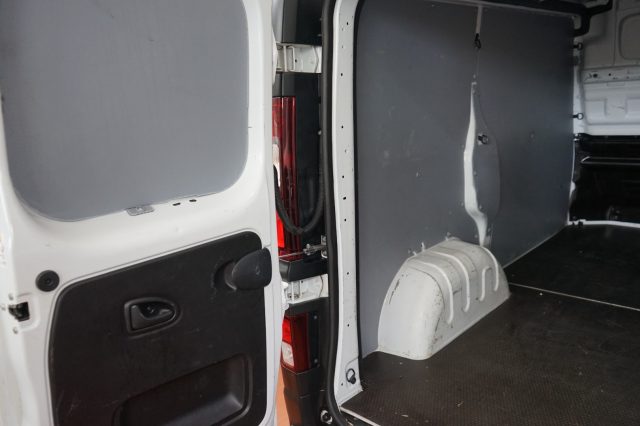 RENAULT Trafic usata, con Monitoraggio pressione pneumatici