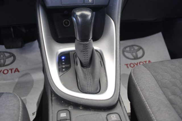 TOYOTA Yaris usata, con Autoradio digitale