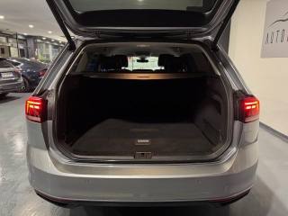 VOLKSWAGEN Passat Variant usata, con Portellone posteriore elettrico