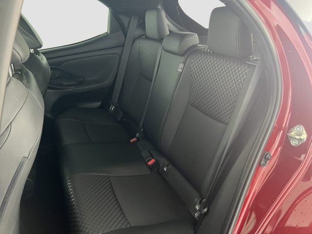 TOYOTA Yaris usata 9