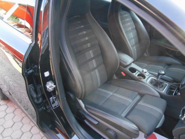 MERCEDES-BENZ GLA 180 usata, con Park Distance Control