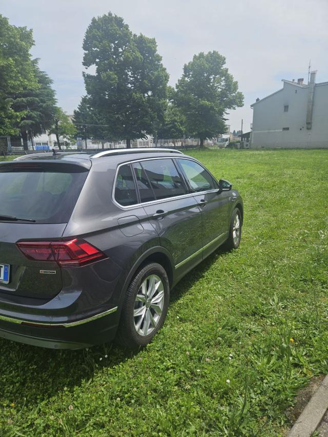 VOLKSWAGEN Tiguan usata, con Airbag laterali