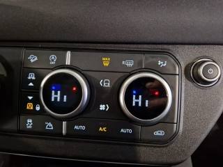 LAND ROVER Defender usata, con Autoradio digitale