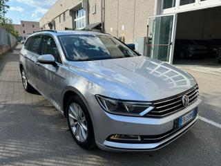 VOLKSWAGEN Passat Variant usata, con Airbag