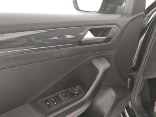 VOLKSWAGEN T-Roc usata, con USB