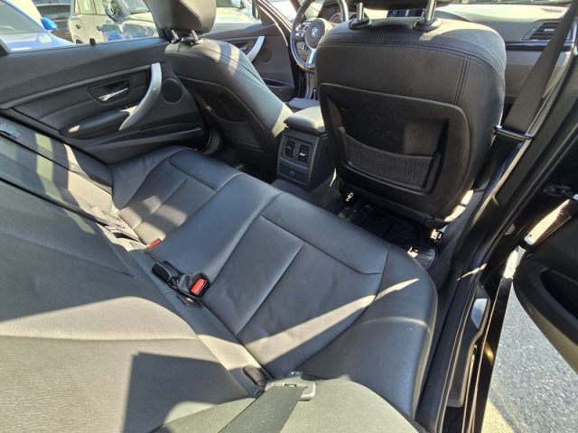 BMW 330 usata, con Fari Xenon
