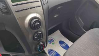 TOYOTA Yaris usata, con Sedile posteriore sdoppiato