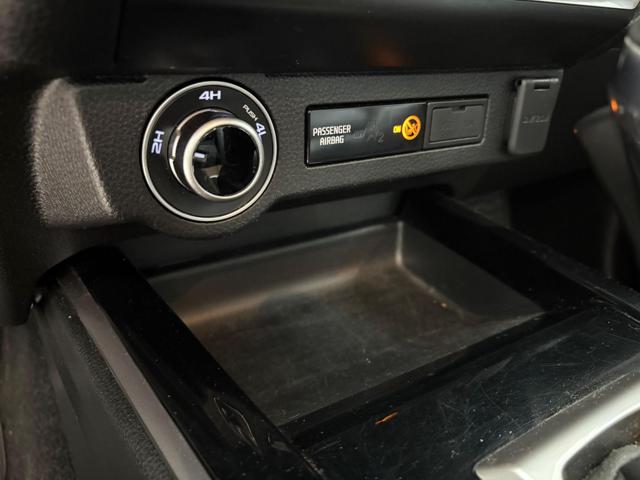 ISUZU D-Max usata, con USB