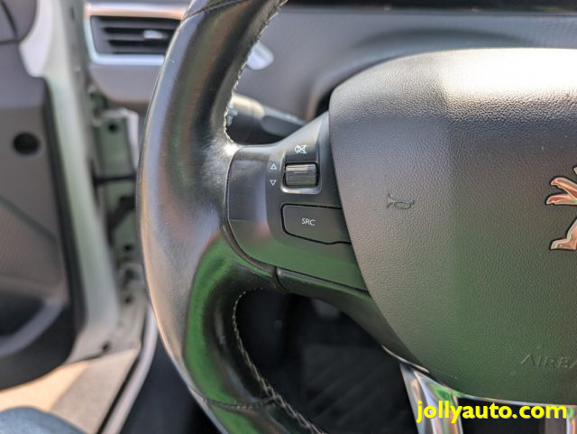 PEUGEOT 2008 usata, con Airbag testa
