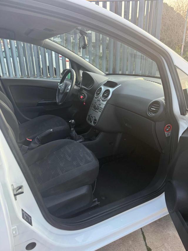 OPEL Corsa usata, con Climatizzatore