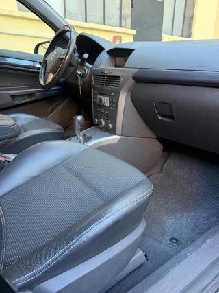 OPEL Astra usata, con Interni in pelle