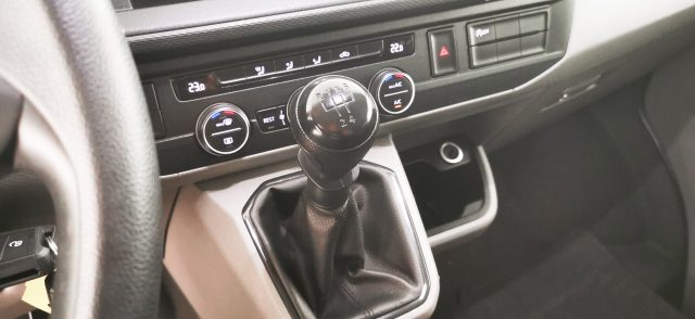 VOLKSWAGEN Caravelle usata, con USB