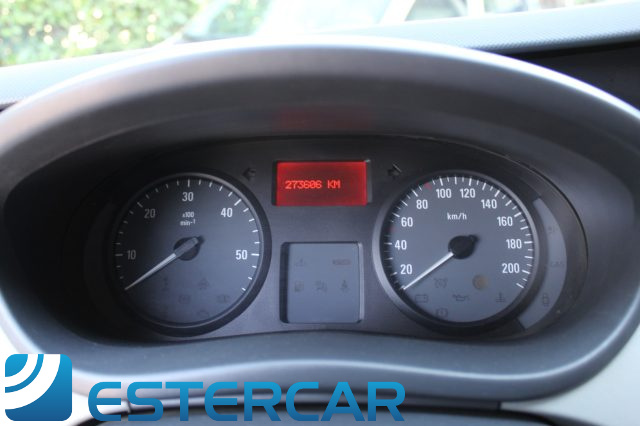 OPEL Vivaro usata, con MP3