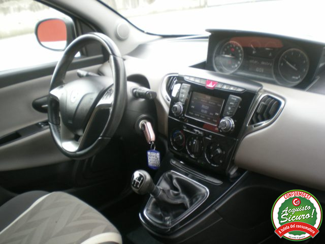 LANCIA Ypsilon usata, con ESP